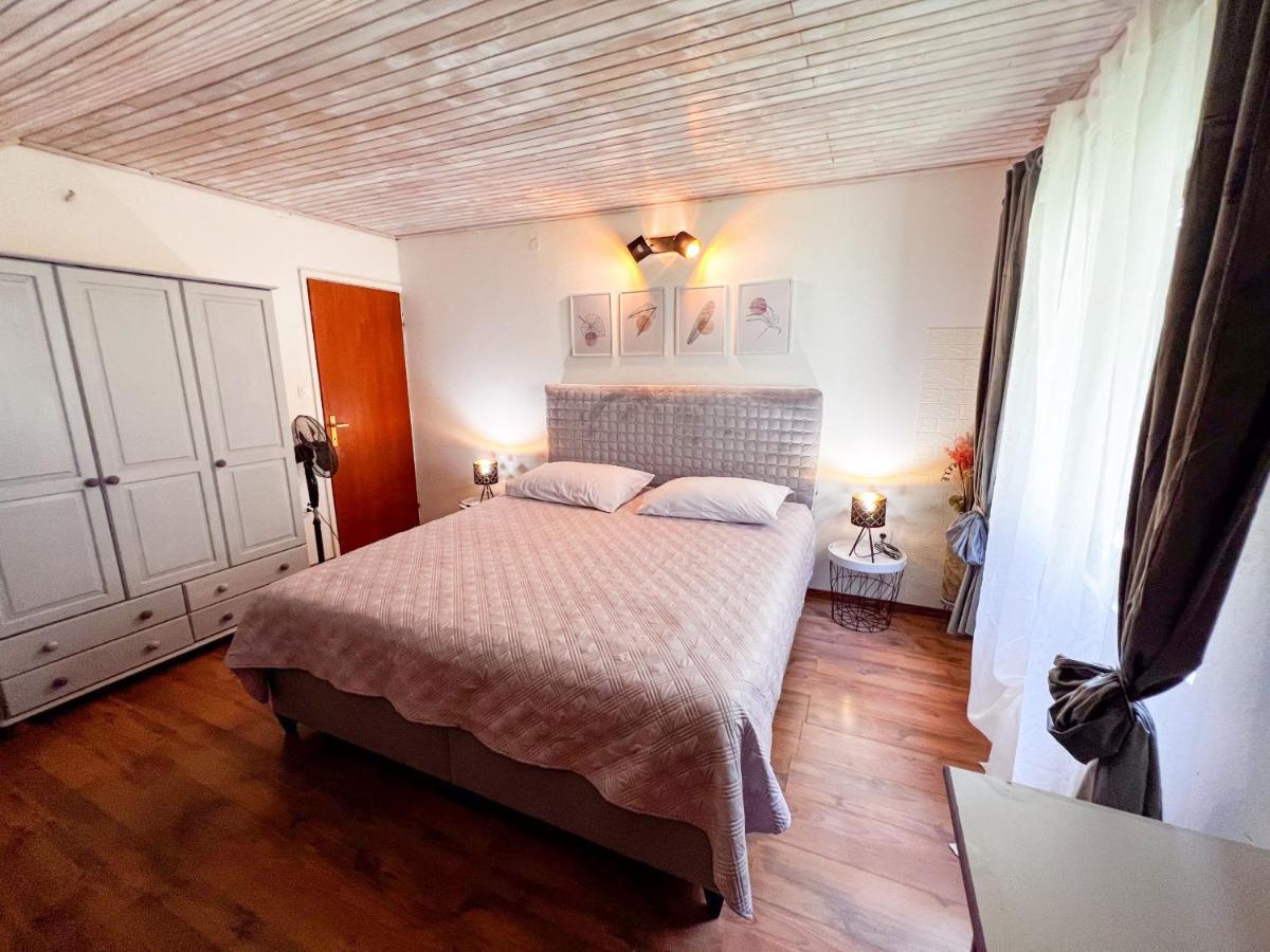 Apartment Cesare 3 Zastražišće エクステリア 写真