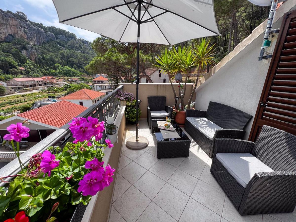 Apartment Cesare 3 Zastražišće エクステリア 写真