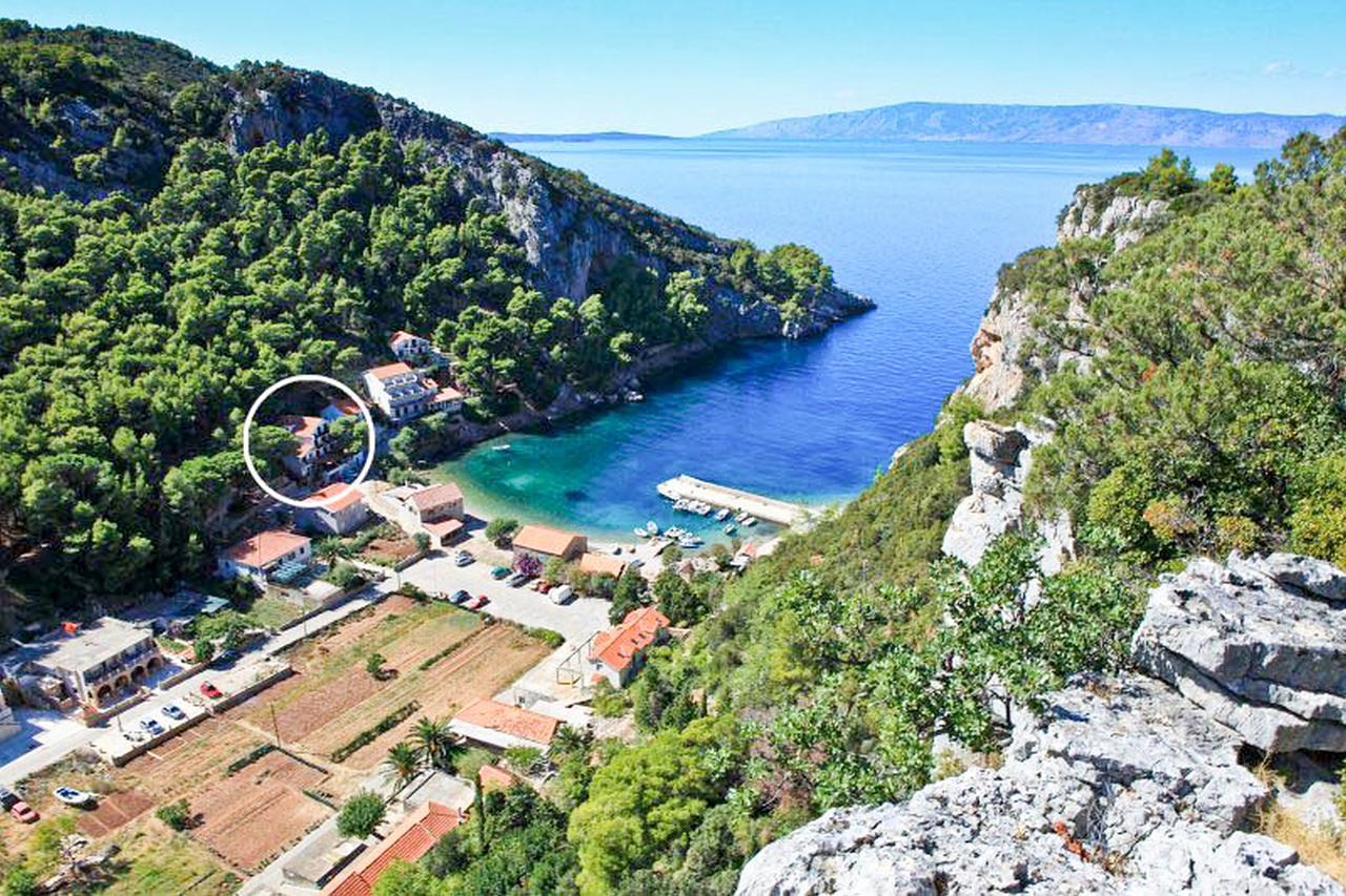 Apartment Cesare 3 Zastražišće エクステリア 写真